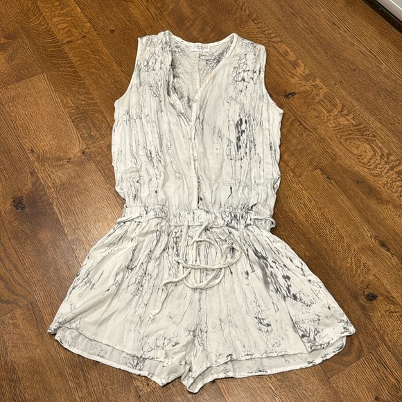 Feel the Peace Woman’s Romper White and Black Size XS - Picture 1 of 4